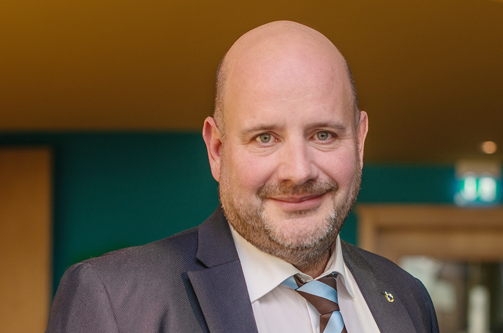 Kurzentrum Waren (Müritz) – Direktor Jonas Avendaño Kurzentrum Waren (Müritz) – Direktor Jonas Avendaño