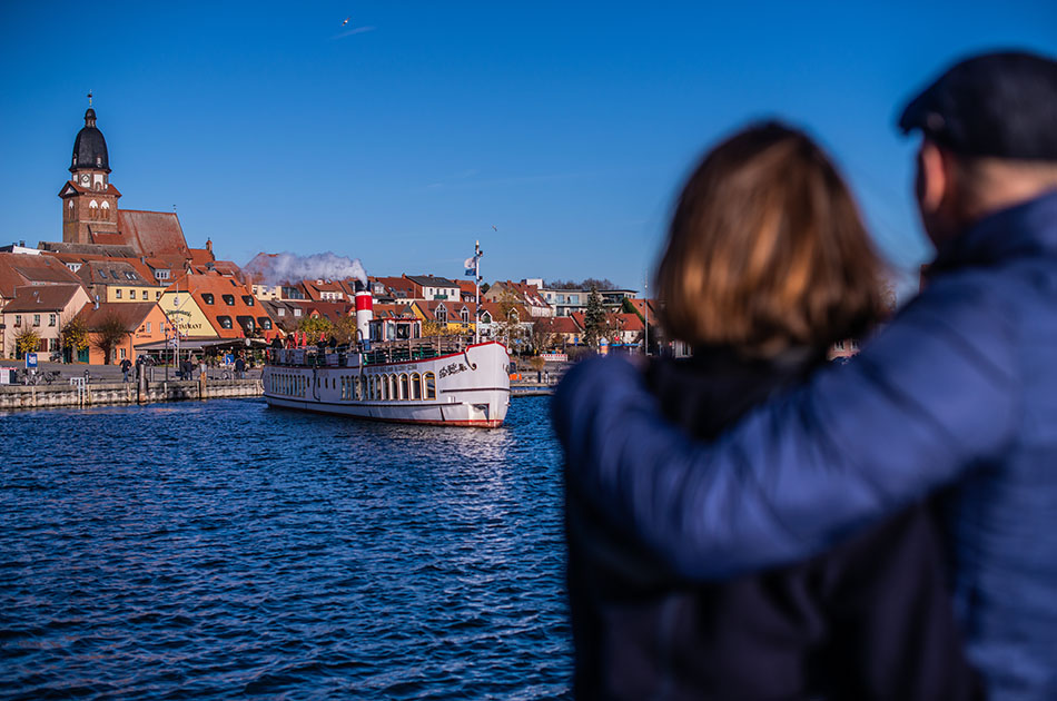 Dampfer: Hafen Waren (Müritz)